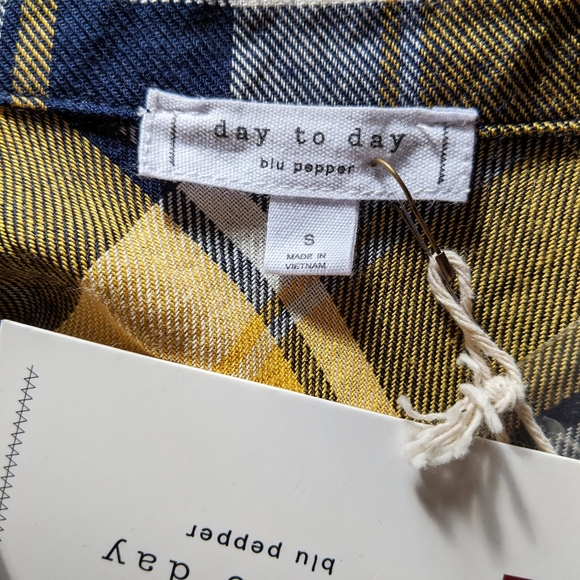 🌟LAST 1🌟NWT Blu Pepper Plaid Button Down Shirt - Picture 4 of 5